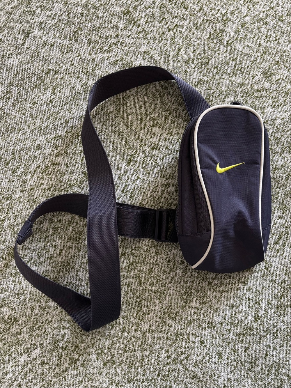 Nike Sportswear Crossbody Bag (1L)
Gridiron/Gridiron/Bright Cactus
